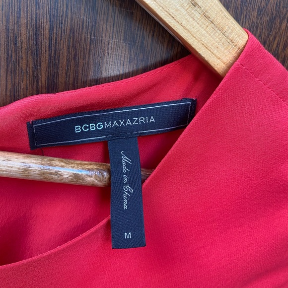 BCBG MAX AZRIA red sleeveless draped top. - Picture 4 of 4